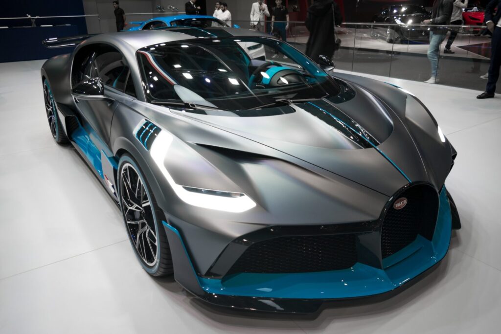 bugatti-divo-brand-new-2020-mid-engine-track-sports-car-dubai-motor-show-e1635757047173-1.jpg